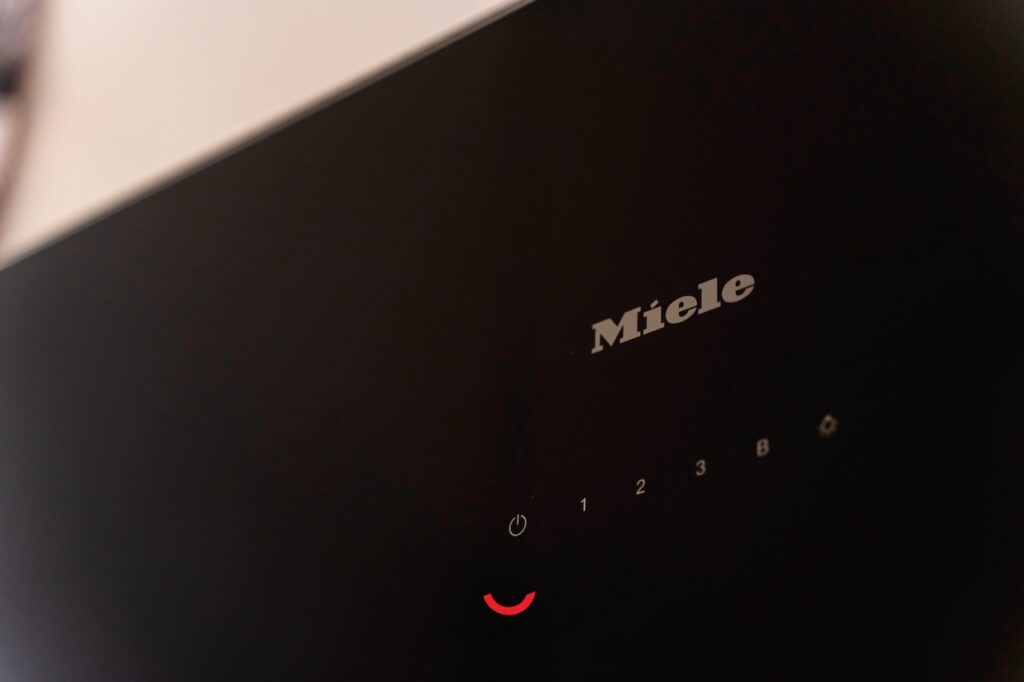 o_1hkteq6234vafr49v71huj1l513b