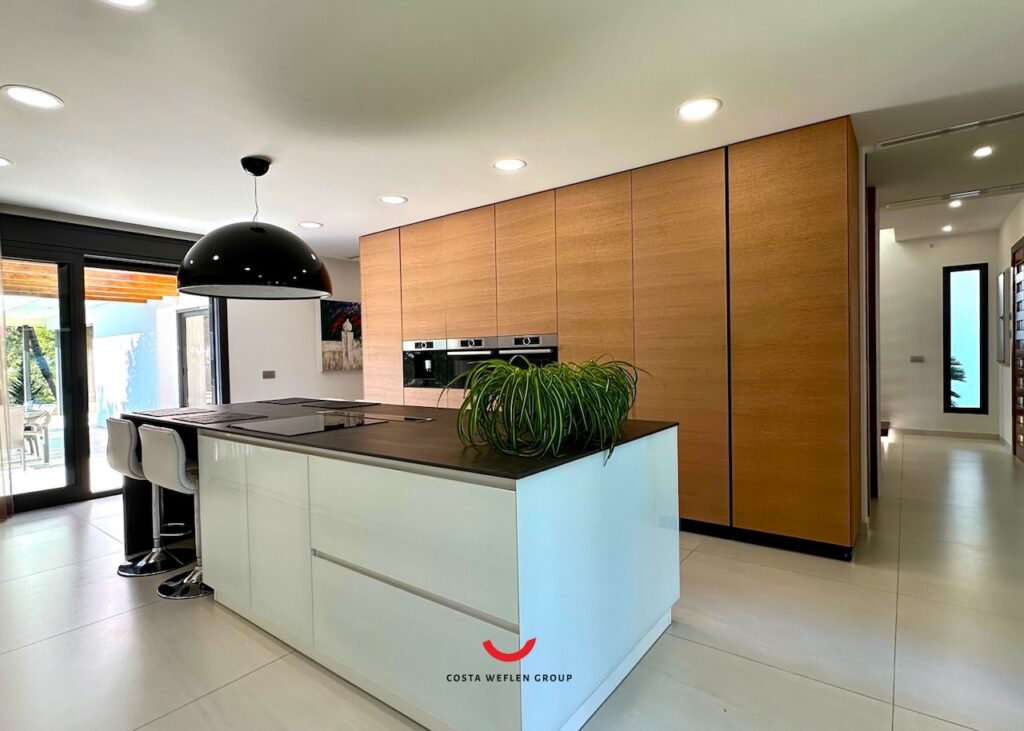 o_1hn0eag4g8pb4h4of7esva847e