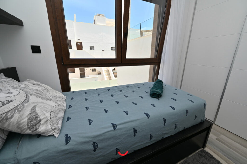 o_1hout0h3316pb1njr5tv8ca1bpl2t